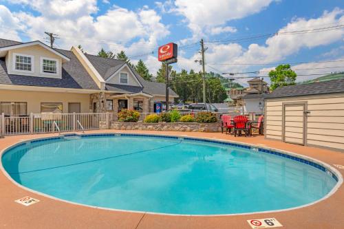 Econo Lodge Inn & Suites at the Convention Center - main image