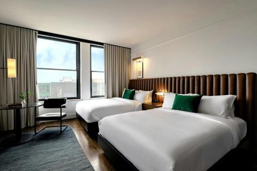 2 queen beds