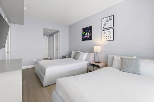 Condo on 29th Floor! Enjoy Top Amenities and Amazing Views in Hollywood, USA