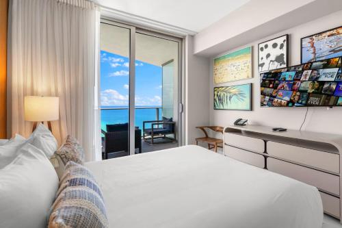 Condo on 29th Floor! Enjoy Top Amenities and Amazing Views in Hollywood, USA