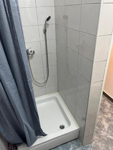 Standard Double Room with Shared Bathroom image 2