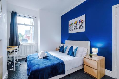 NEW Large 4 Bedroom House, Sleeps 9, Games Room, Free Parking, PS4 gîte à louer Manchester Metropolitan University