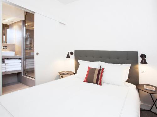 Charming apartment Paris center - image 14