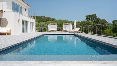 Villa avec piscine et vue mer à 230m de la plage - Location, gîte - Zonza