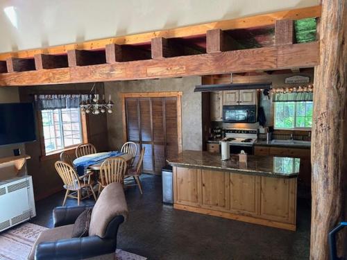 Cascade (ID) The Cozy Acorn Cascade Lake Retreat 3-Star Single Room pool