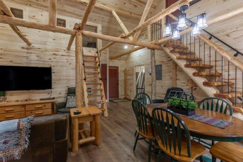 Bear Den - Fire pit -Hammocks -BBQ -Yellowstone, Айленд-Парк
