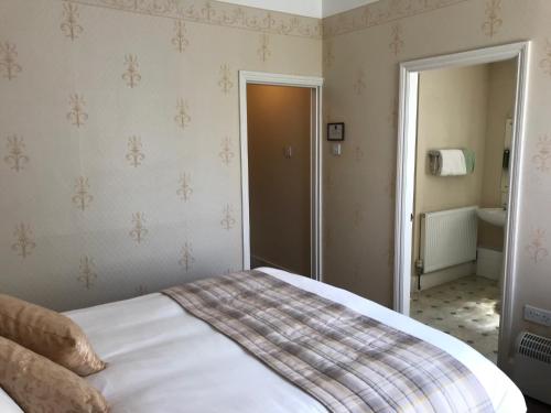 Superior Double Room image 7