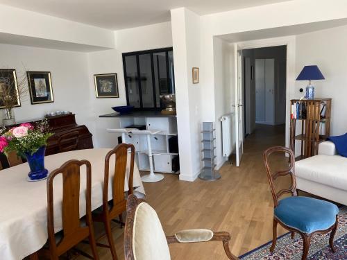 Palvelut, PENTHOUSE Terrasse vue Paris 7mn Montparnasse et 5mn Porte de Versailles in Issy-Les-Moulineaux