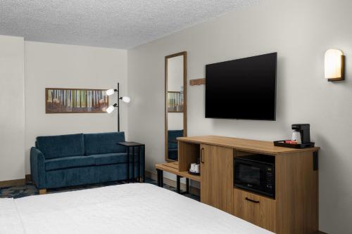 Hampton Inn Miami-Airport West - image 13
