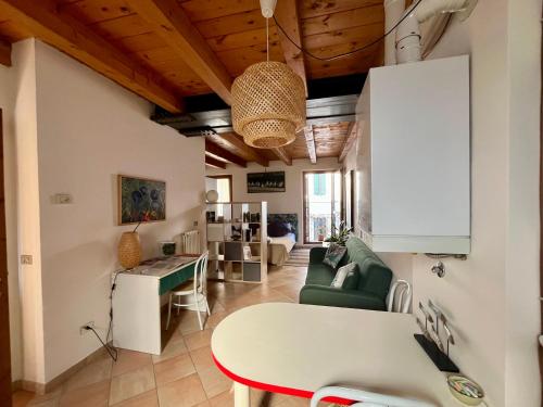 Bright, Cozy apartment in the heart of Verona, Verona (fotografie 8)