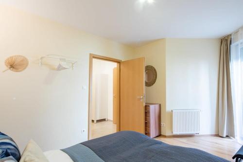 Modern Comfy Home - Easy Parking - image 14