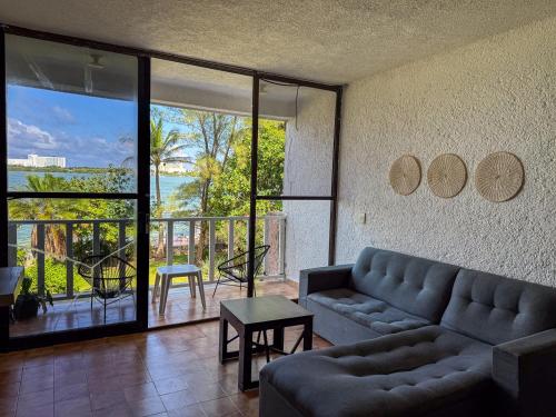 Wake up w/sunrise & lake just steps away, Cancún (photo 4)