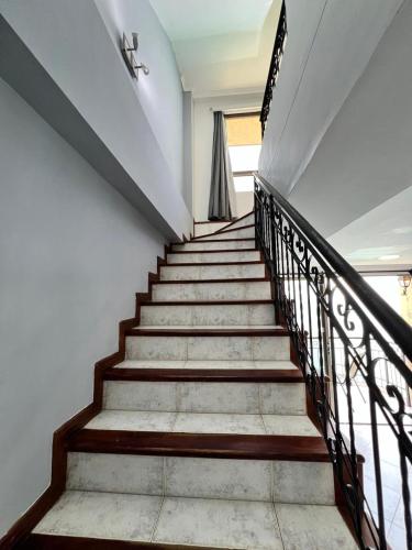 Apartment - Split Level image 3