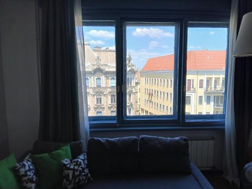 27 Shades of Green (4 bedroom 3 Bath Sunny Central), Budapest (photo 10)