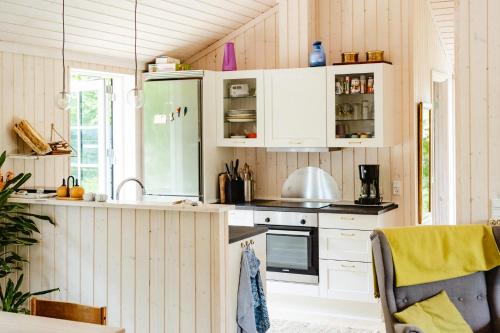 ทัศนียภาพภายนอกโรงแรม, Home Among Trees With Architectural Flair in ดรอนนิงเมิลเลอ