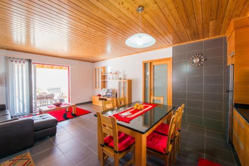 ห้องส่วนกลางสำหรับนั่งเล่น/ดูทีวี, Casa da Vigia in กาลเยตา เด เนสกิม