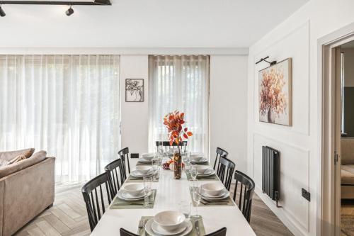 Facilities, Spacious 6 Bedroom Luxury Home Sleeps 14 Royal Manor 57 in Edgware