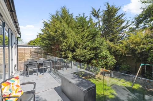 Balcony/terrace, Spacious 6 Bedroom Luxury Home Sleeps 14 Royal Manor 57 in Edgware