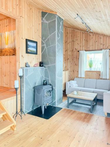 Viesnīcas āriene, Seaside Cabin With Fjord Views In Skjerstad in Tverlandet