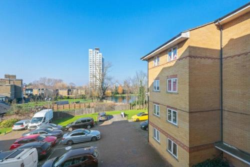 Modern 2BR Apartment - 25min to Central London, Londres
