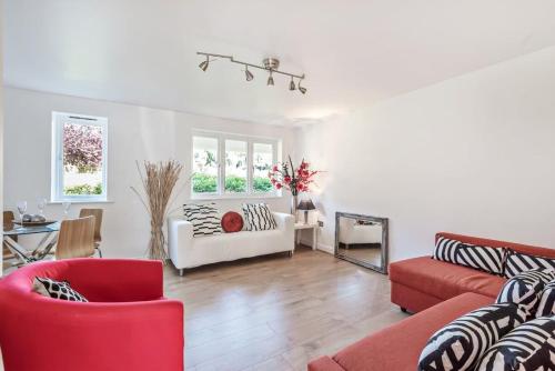 2 Bed Flat, Dedicated workspace, Parking, 4KTV, Londýn
