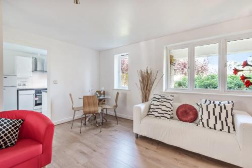 2 Bed Flat, Dedicated workspace, Parking, 4KTV, Londýn (fotografie 8)