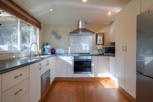 廚房, 浪漫皮哈民宿 (Romantic Piha) in 皮哈