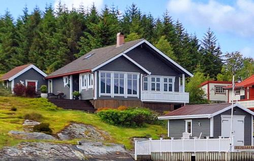 Vista exterior, Cozy Home In Florø With Wifi in Floro