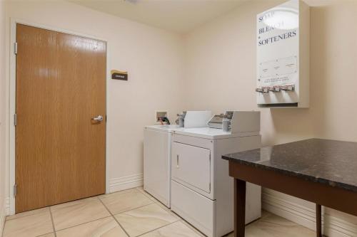 Best Western Parsons Inn - image 11