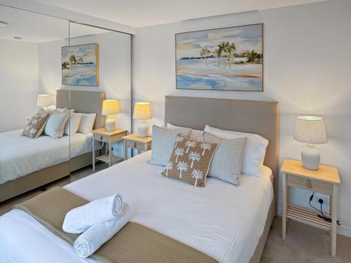 Two-Bedroom Deluxe Apartment with Balcony image 3