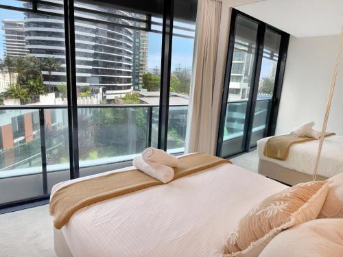 Two-Bedroom Deluxe Apartment with Balcony image 2