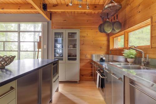 Epic architectural masterpiece views & hot tub in Стон Рідж