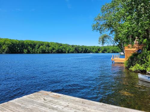 Castaways Cottage on Croton Pond #1 in Ņūveigo (MI)