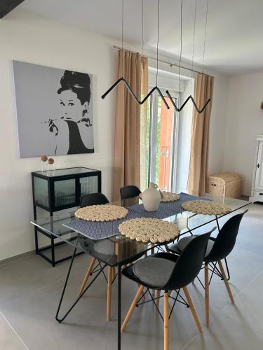 Neubau Wohnung mit 2 Terrassen in 埃特林根