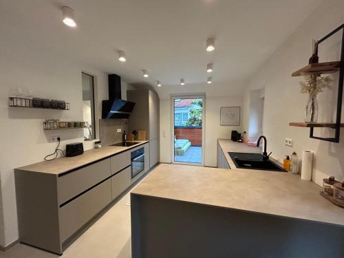 Neubau Wohnung mit 2 Terrassen in 埃特林根