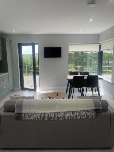 Lakeside lodge in Kilfenora