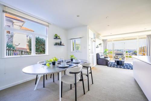 Charming 1-Bedroom Home in Prestigious Orakei in 奧拉基