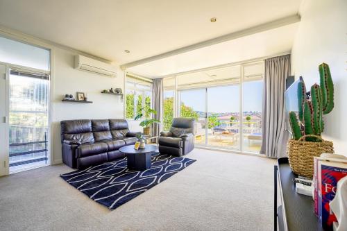 Charming 1-Bedroom Home in Prestigious Orakei in 奧拉基