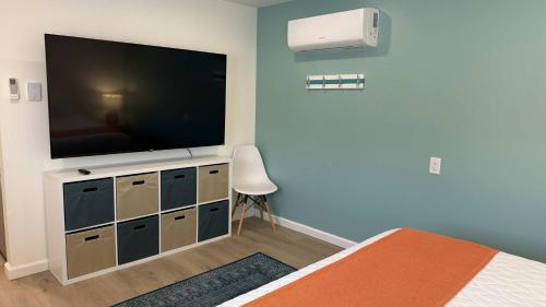 Seasonal Cabin sleeps 6 - main image