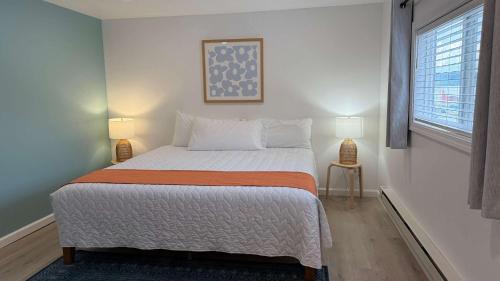 . Seasonal Cabin, sleeps 6