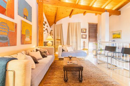 Relax Above the City-Terrace, Views & Comfort in Centru oraş Huesca