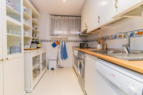 Relax Above the City-Terrace, Views & Comfort in Centru oraş Huesca