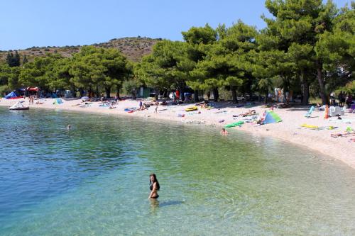 pludmale, Apartments by the sea Zivogosce - Blato, Makarska - 24667 in Zivogosce