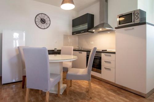 virtuve, Apartments by the sea Zivogosce - Blato, Makarska - 24667 in Zivogosce