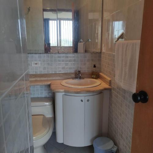 Bathroom, Apartmento en Residencias Mirador junto a Club Puerto Azul in Caraballeda
