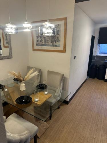 4 Bed House with Garden and Hot Tub - Near City Centre in 斯普洛特