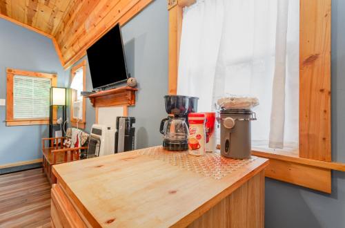 Acorn Cottage at Hocking Vacations thumb 4