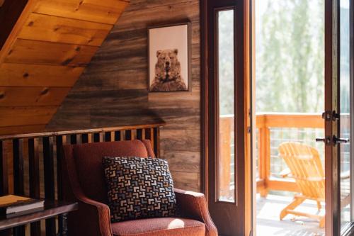 Welcome to The Refugio at Big Bear - Central Moonridge Retreat w/Hot Tub