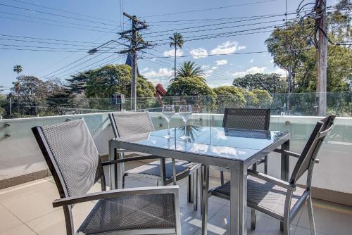 Spacious 2-Bed Apartment Close to City - image 7