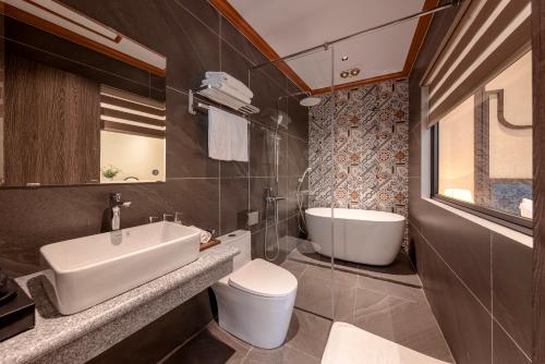 room detail thumbnail 2